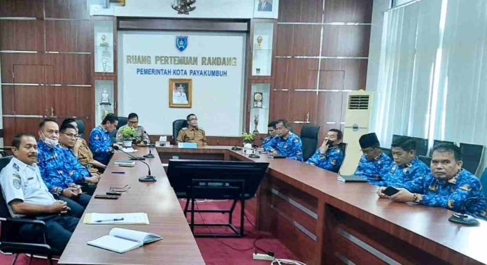 IMG_000000_000000-52-696x379