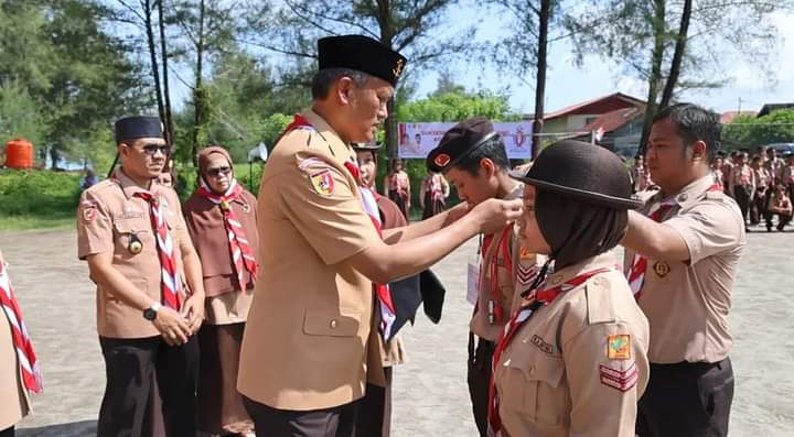 Pj Wako Kota Pariaman bersama anak pramuka