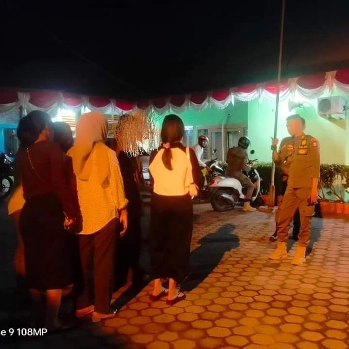 Nongkrong tanpa miliki identitas kwlas muda mudi di batu grub pantai padang diamankan petugas