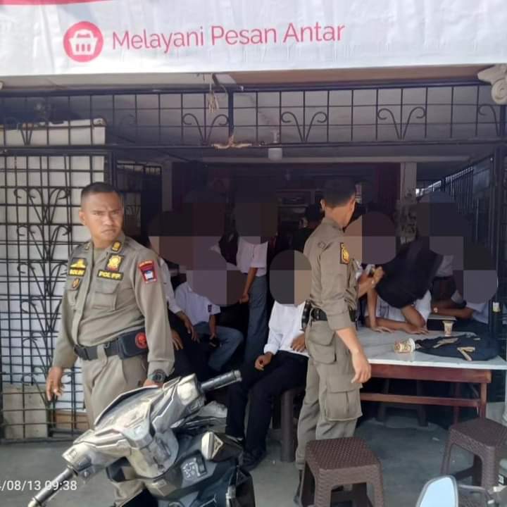 27 pelajar yang bolos dari jam sekolah digelandang satpol pp padang