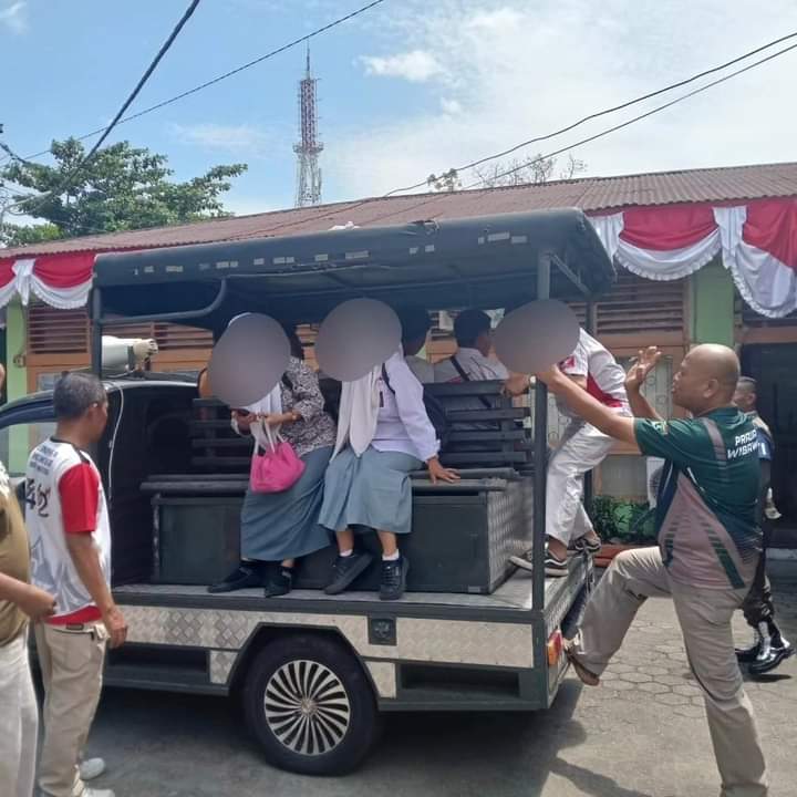 Delapan pelajar setingkat SMA diamankan Satpol PP saat bolos sekolah
