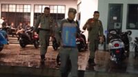 Poluhan botol miras diamankan satpol pp kota padang dari berbagai tempat