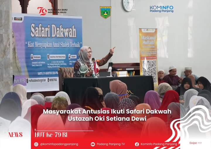 Ratusan warga padang panjang antusias mendengarkan ceramah Ustadzah Oki