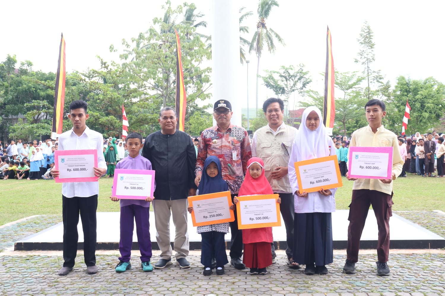 Baznas serta Pemko berikan bantuan beasiswa kepada pelajar