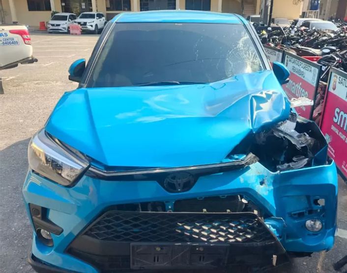 Mobil yang digunakan pengemudi saat menabrak korban