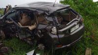 Mobil yang ditumpangi para korban dalam kondisi rusak parah