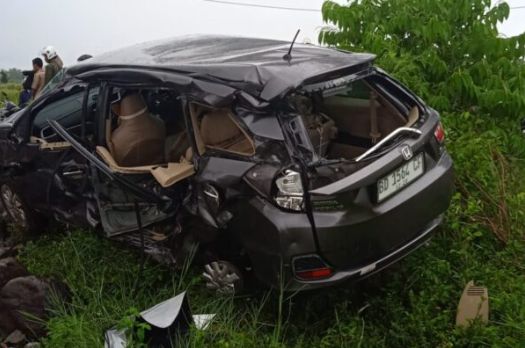 Mobil yang ditumpangi para korban dalam kondisi rusak parah