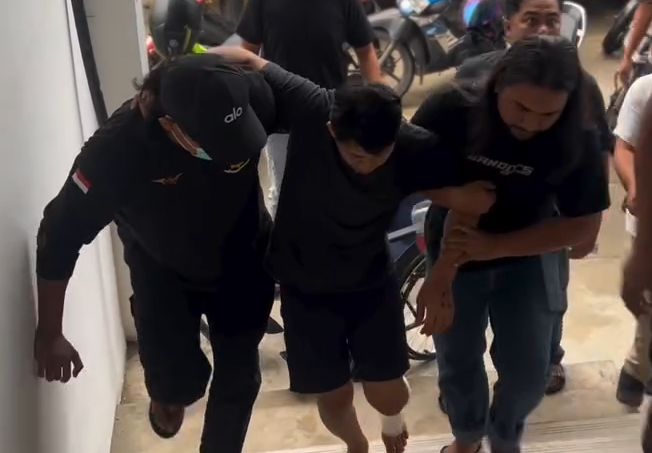 Pelaku perampokan saat digelandang polisi