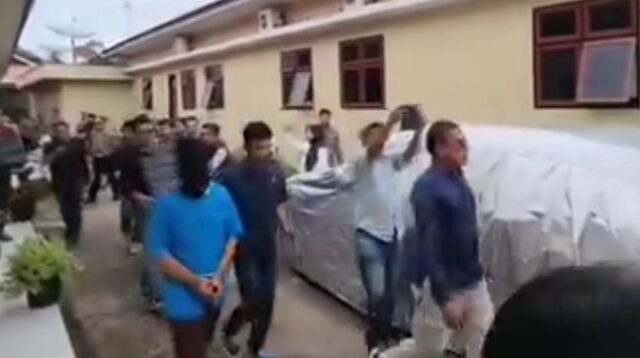 Ketiga pelaku perampokan digiring polisi