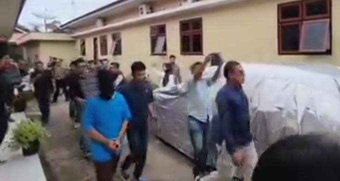 Ketiga pelaku perampokan digiring polisi