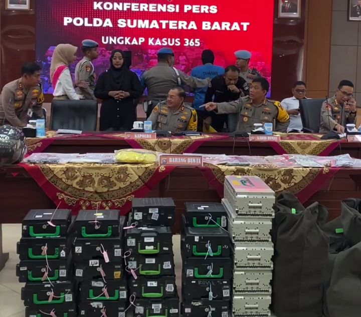 Keterangan Pers Kapolda Sumbar Irjen Suharyono terkait kasus perampokan
