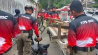 Satpol PP Padang tertibkan pedagang kaki lima depan Rs Yos Sudarso