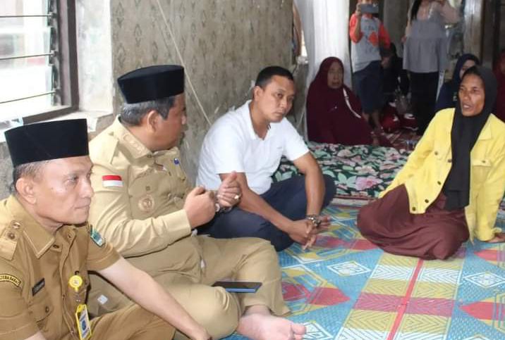 Bupati Padang Pariaman datangi rumah duka gadis penjual gorengan