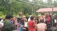 Ratusan pelayat mengiringi Nia Kurnia Sari ke pemakaman