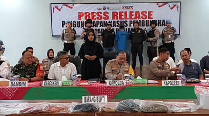 Kapolda Sumbar dalam pres rilis kasus gadis penjual gorengan