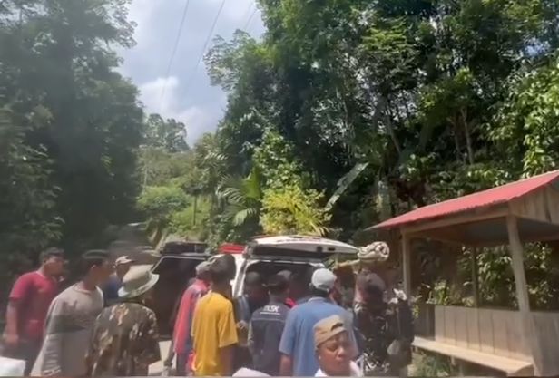 Penyelamatan serta evakuasi korban tertimbun longsor di pertambangan sungai abu masih dilakukan