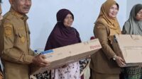 Penyerahan bantuan peralatan rumah tangga untuk masyarakat terdampak bencana di Kecamatan Gunuang Omeh