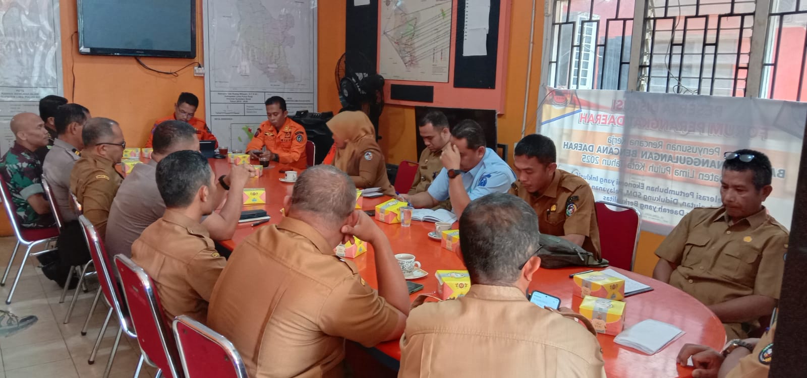 Rapat Koordinasi Tanggap Darurat Penanggulangan Bencana di Aula BPBD